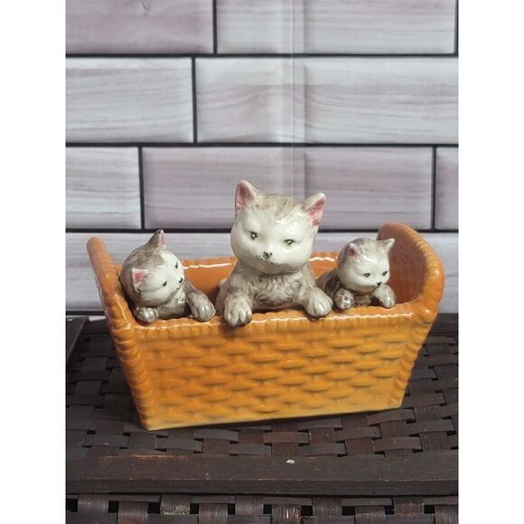 Vintage  Cat and Kittens Planter #A41 - Picture 1 of 9